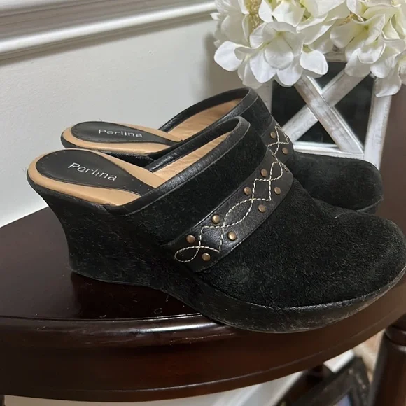 Black suede clogs.. - Picture 2 of 4